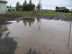 Lazo, hlavní a jediná příjezdová cesta